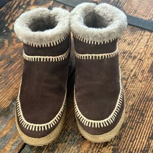 Laid-back London ankle boots